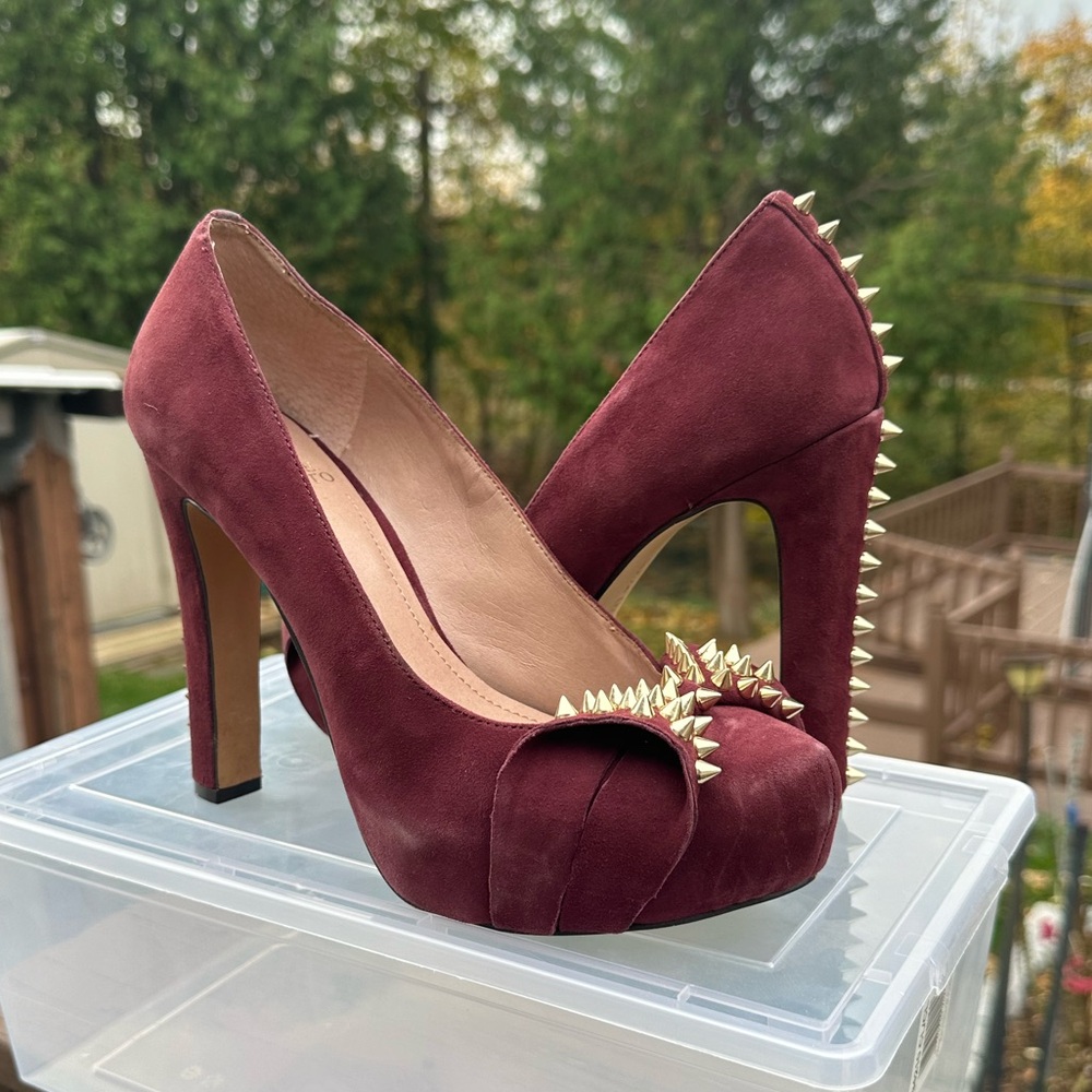 ✨HOST PICK✨ VINCE CAMUTO SPIKED HEELS (US 9)